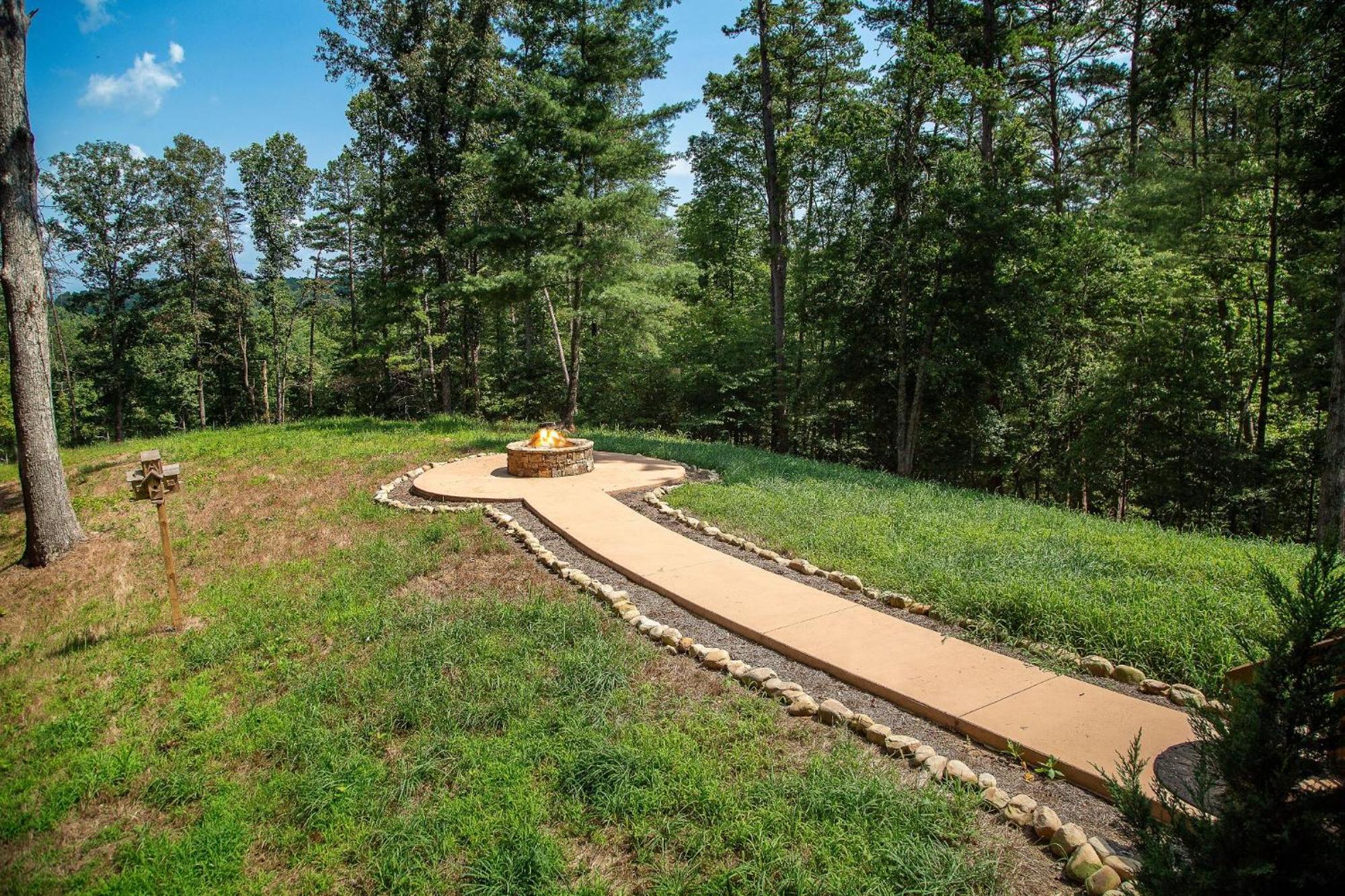 Adore The Smores Rustic Mountain Charm Outdoor Spaces And A Cozy Hot Tub 蓝岭 外观 照片